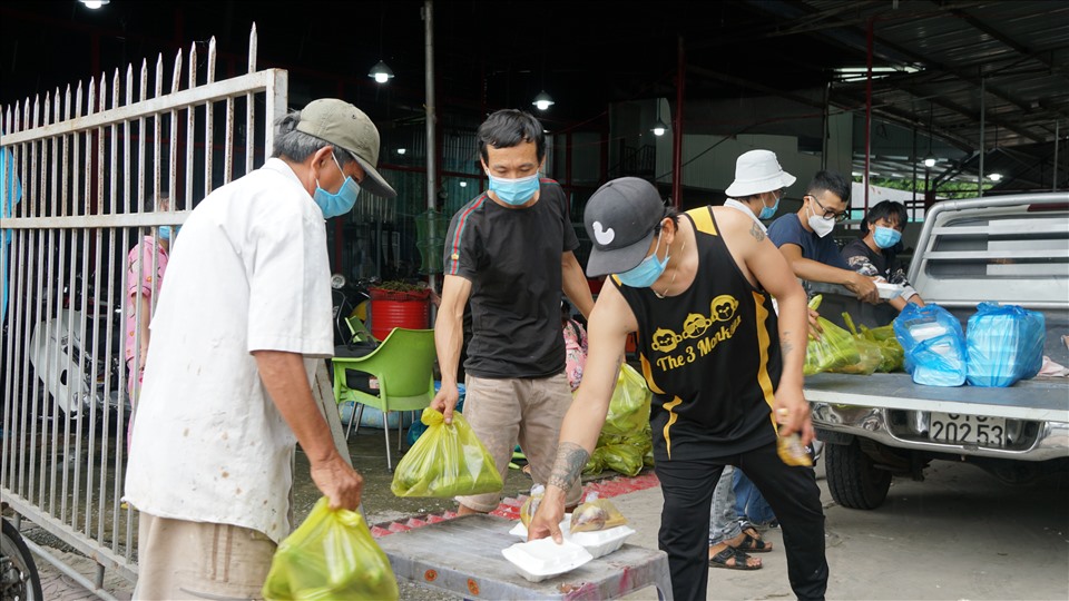 Xuất thân là một trẻ mồ côi, nên anh luôn tâm niệm khi cuộc sống ổn định sẽ hỗ trợ lại cho những trẻ em mưu sinh nơi đường phố, cơ nhỡ.