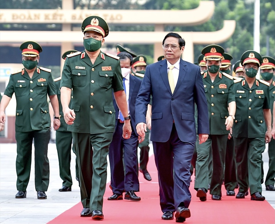 Thủ tướng Chính phủ Phạm Minh Chính tới dự lễ khai giảng năm học 2021-2022 của Học viện Quốc phòng. Ảnh: Nhật Bắc