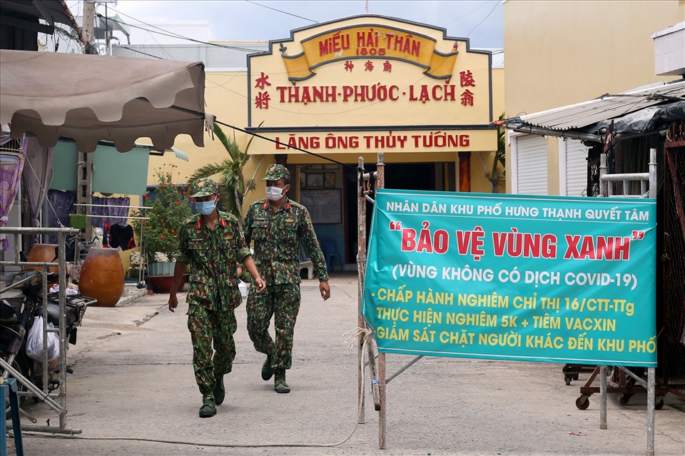 Hình ảnh ghi nhận tại Lăng Ông Thuỷ Tướng (thị trấn Cần Thạnh) - một điểm tham quan du lịch nổi tiếng của huyện Cần Giờ.