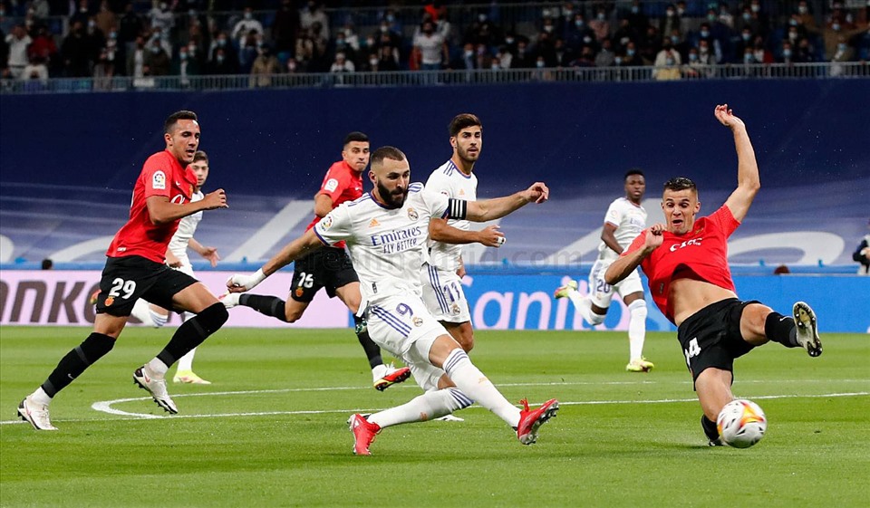 Benzema vẫn là lá cờ đầu trên hàng công Real Madrid, với cú đúp bàn thắng và 2 pha kiến tạo. Ảnh: Real Madrid