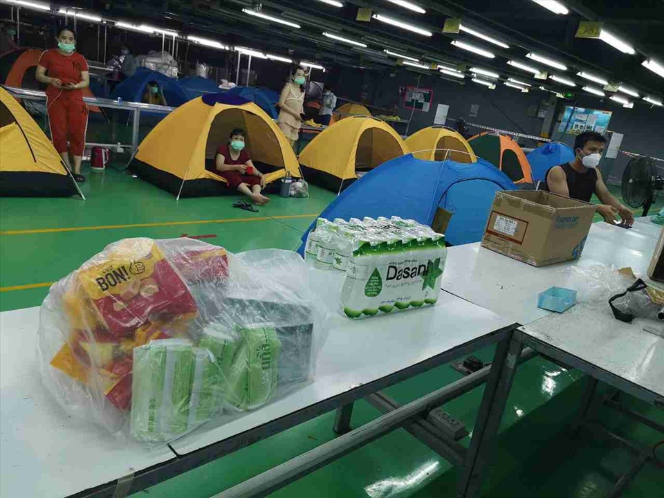 Công ty TNHH Trang phục ngoài trời CPPC Việt Nam là đơn vị đầu tiên ở Bình Định người lao động được nhận Combo “Túi đồ dùng cá nhân”. Ảnh: Lê Từ Bình