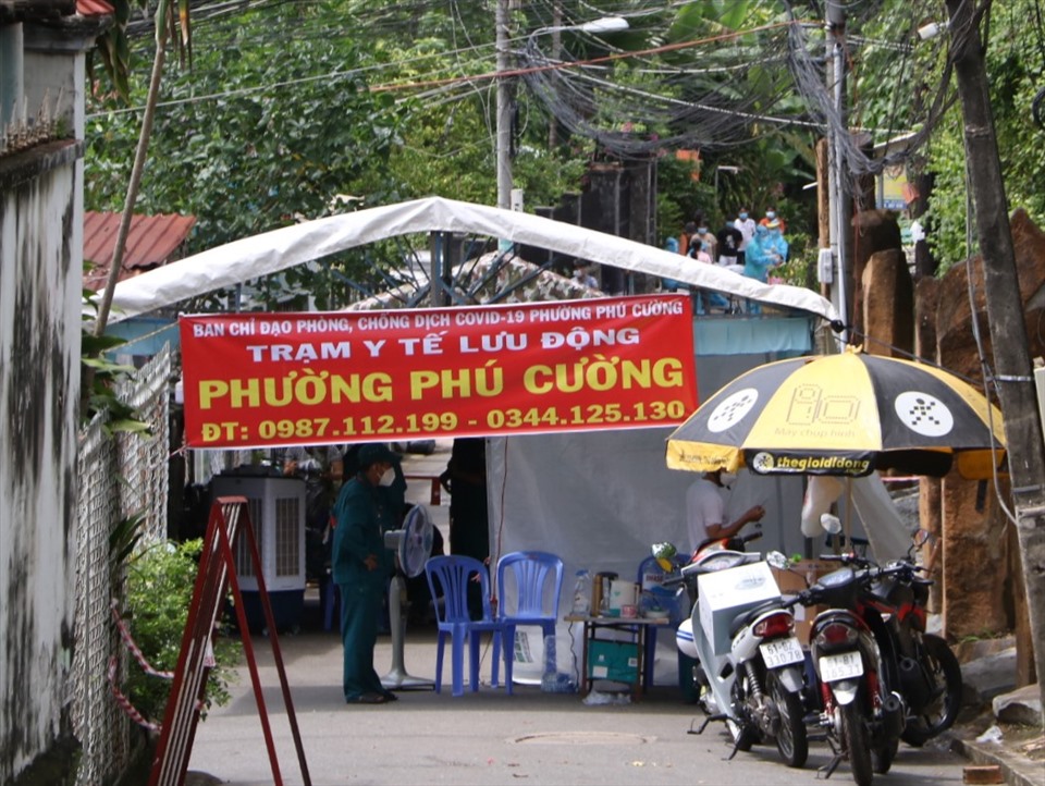 Điểm phát hiện chùm lây 73 ca bệnh tại phường Phú Cường.