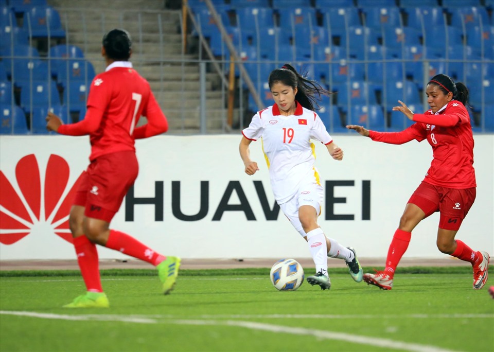 Đội tuyển nữ Việt Nam giành chiến thắng 16-0 trước Maldives để xô đổ kỷ lục ghi bàn nhiều nhất 1 trận đấu của chính mình. Trước đó, các cô gái áo đỏ từng 3 lần chiến thắng với 14 bàn cách biệt. Ảnh: VFF