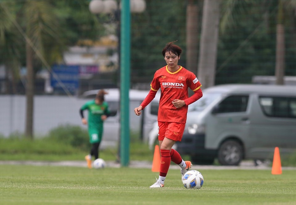 Tiền đạo nữ Nguyễn Thị Hải Yến là người ghi tới 6 bàn thắng vào lưới Maldives trong chiến thắng 16-0 đêm qua (23.9). Ảnh: Hoài Thu