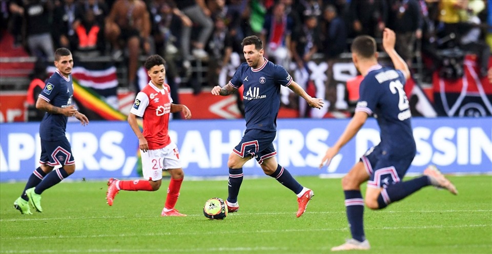 Messi chưa thể toả sáng ở PSG. Ảnh: Ligue 1 Uber Eats