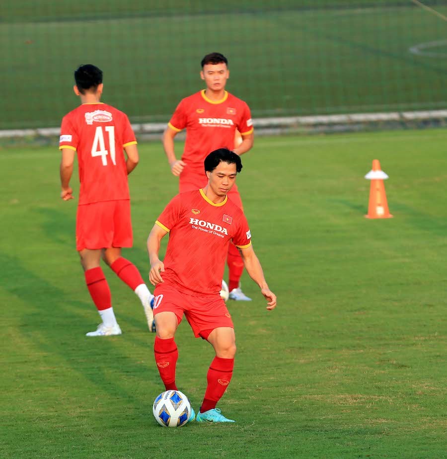 Công Phượng sẽ giúp huấn luyện viên Park Hang-seo có thêm phương án chiến thuật trước đối thủ Trung Quốc và Oman. Ảnh: VFF
