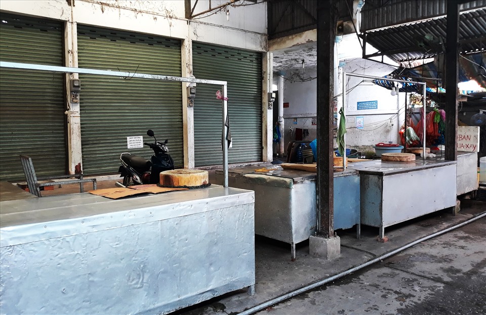 Đến nay, các chợ truyền thống ở Cần Thơ vẫn đang tạm dừng hoạt động. Ảnh: Tạ Quang.