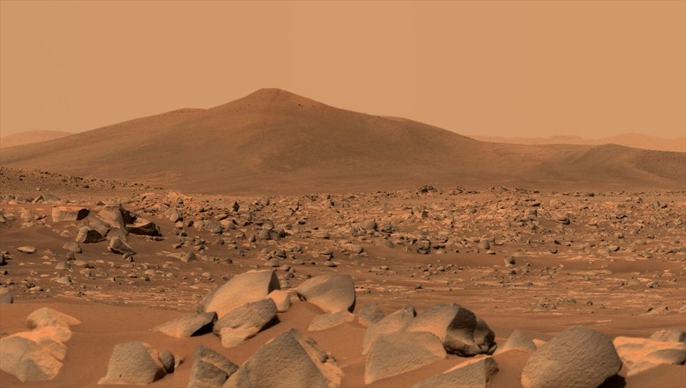 Sao Hỏa là một hành tinh bụi bặm, khô cằn và lạnh. Ảnh: NASA
