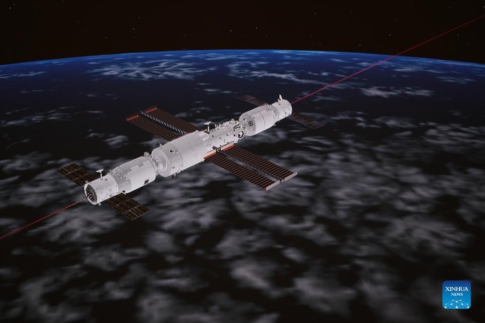 Thiên Châu 3 đang cập cảng phía sau của module lõi Thiên Hà. Ảnh: Tân Hoa Xã