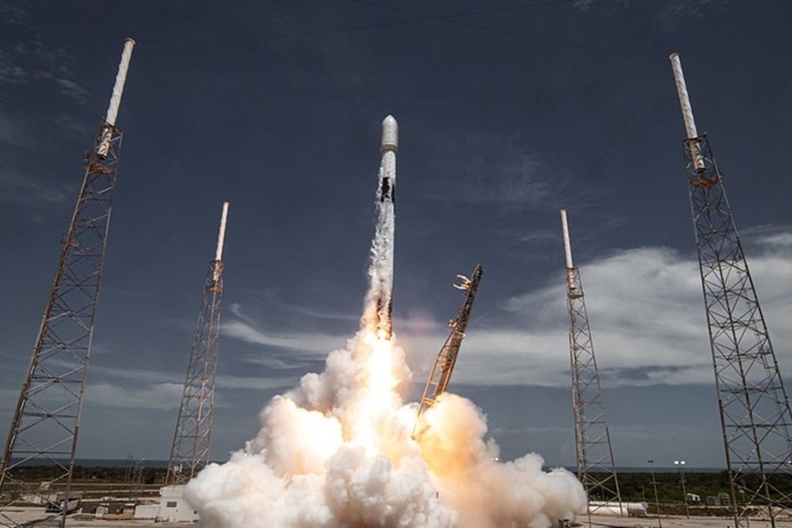 Tên lửa Falcon 9 phóng 52 vệ tinh Starlink từ Florida hồi tháng 5.2021. Ảnh: SpaceX