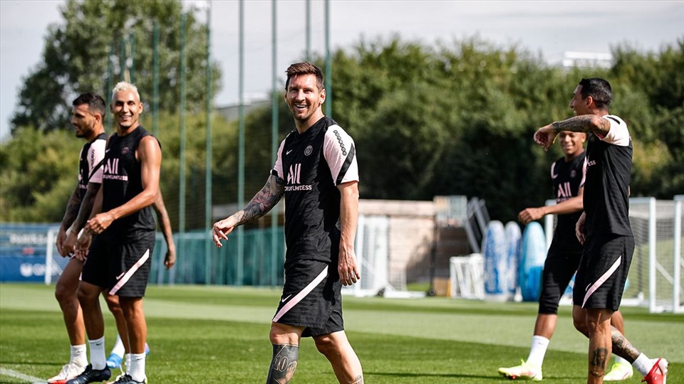 Messi đã trở lại tập luyện cùng đồng đội. Ảnh: The Mirror