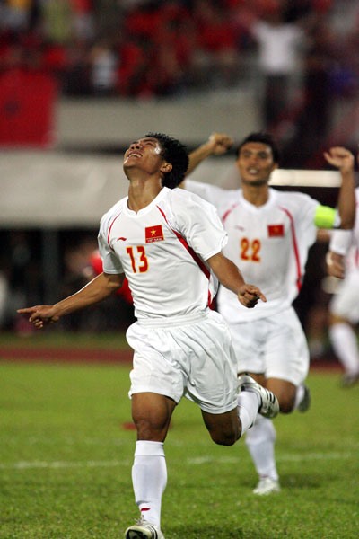 Tiền đạo Quang Hải ghi bàn thắng duy nhất giúp đội tuyển Việt Nam lọt vào chung kết AFF Cup 2008. Ảnh: TL