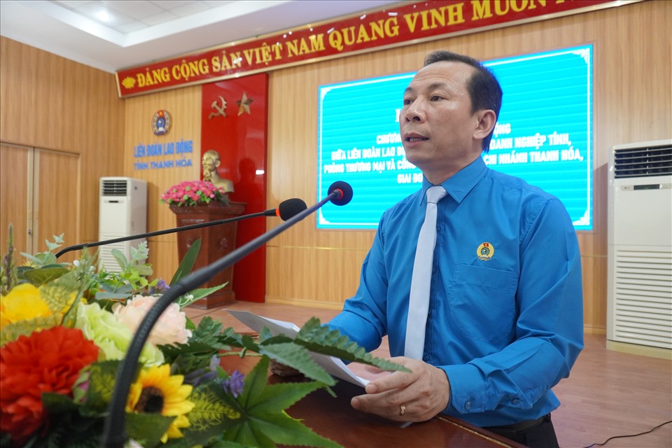 Ông Võ Mạnh Sơn - Chủ tịch LĐLĐ tỉnh Thanh Hóa phát biểu tại buổi ký kết phối hợp. Ảnh: Q.D