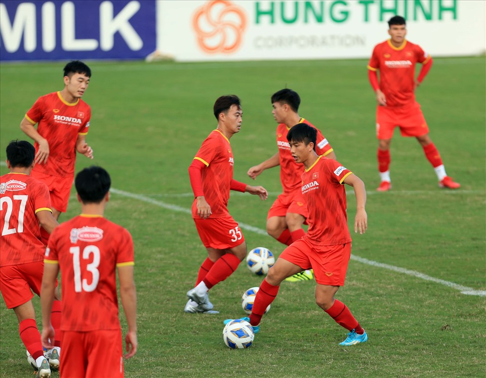Đội tuyển Việt Nam gấp rút tập luyện để chuẩn bị cho các lượt trận tiếp theo tại vòng loại thứ 3 World Cup 2022. Thầy trò huấn luyện viên Park Hang-seo hướng đến mục tiêu có điểm trước tuyển Trung Quốc và Oman vào tháng 10 tới đây.