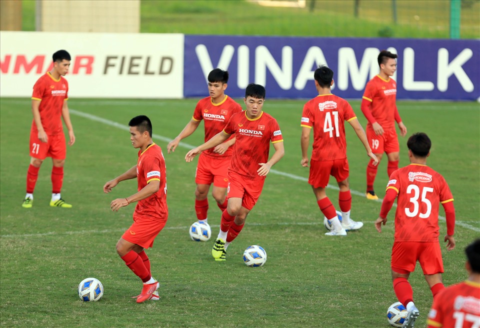 Đội tuyển Việt Nam đang tập luyện tích cực trước ngày lên đường sang UAE. Ảnh: VFF