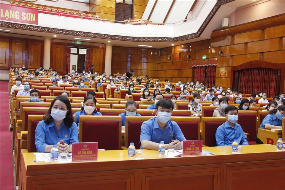 Các cán bộ công đoàn tỉnh Lạng Sơn tham dự hội nghị. Ảnh: Ngọc Tú
