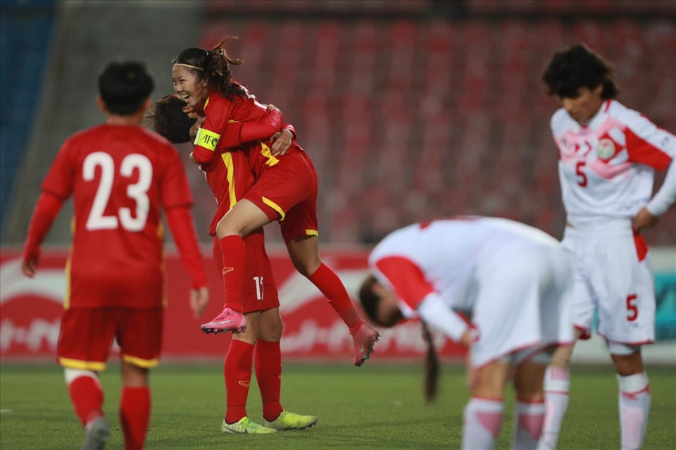 Thầy trò huấn luyện viên Mai Đức Chung chính thức giành vé dự vòng chung kết Asian Cup nữ 2022. Ảnh: VFF