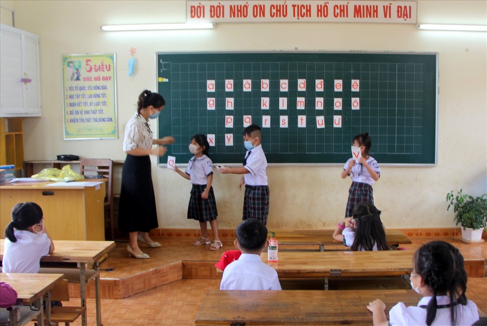 Học sinh lớp 1 ở Đắk Nông tựu trường năm học 2021-2022. Ảnh:NH