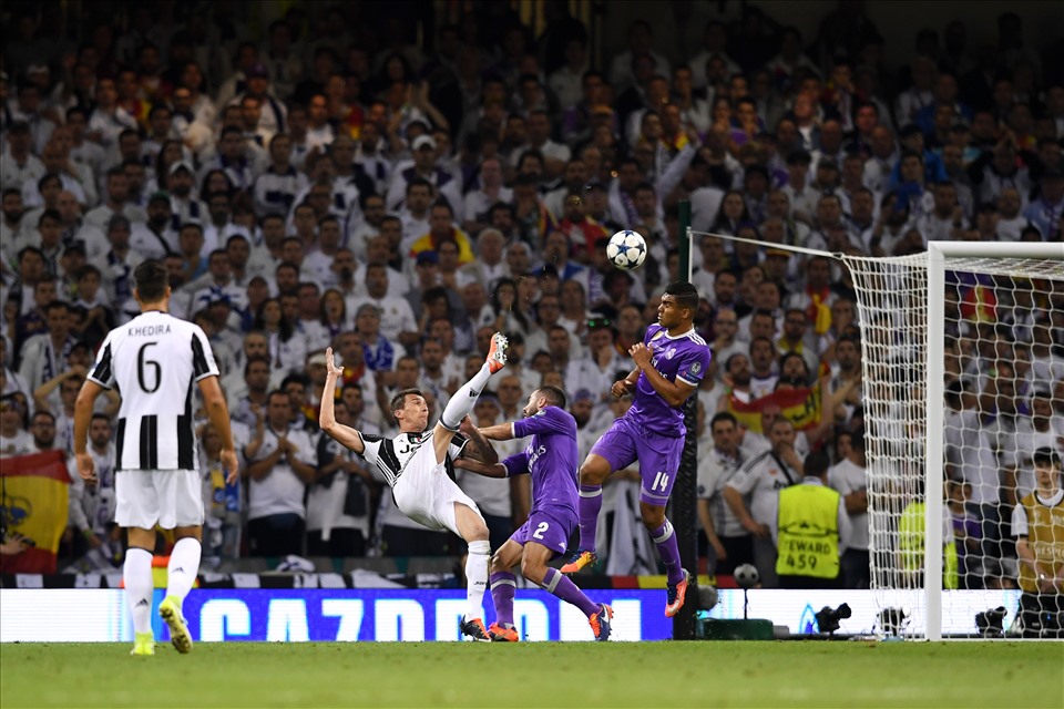 Một trong những bàn thắng đẹp nhất trong sự nghiệp của Mandzukic được ghi ở trận chung kết Champions League với Real Madrid năm 2017. Ảnh: UEFA