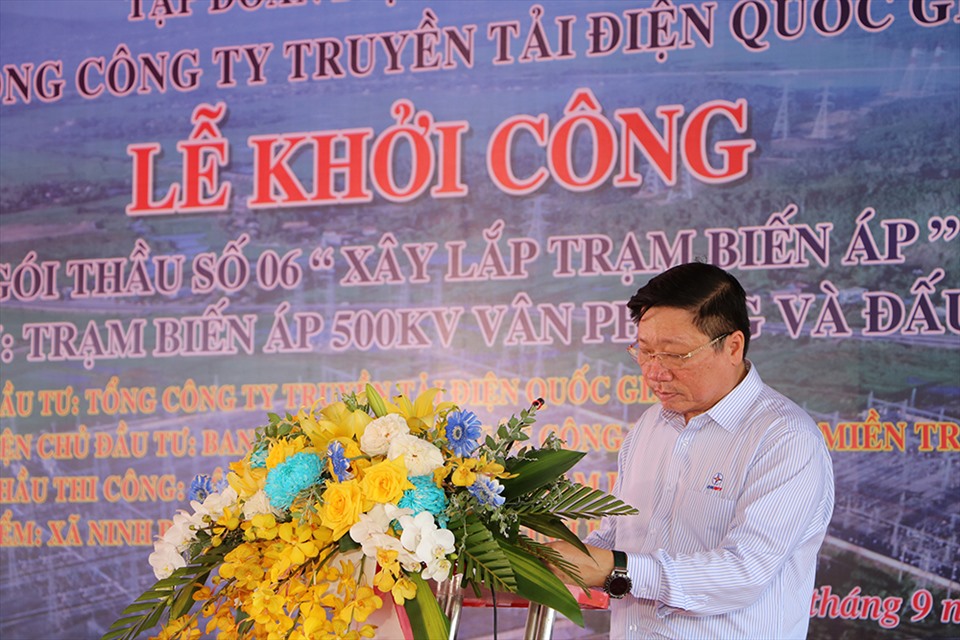 Ông Nguyễn Đức Tuyển – Giám đốc CPMB báo cáo công tác, kế hoạch triển khai dự án. Ảnh: EVNNPT
