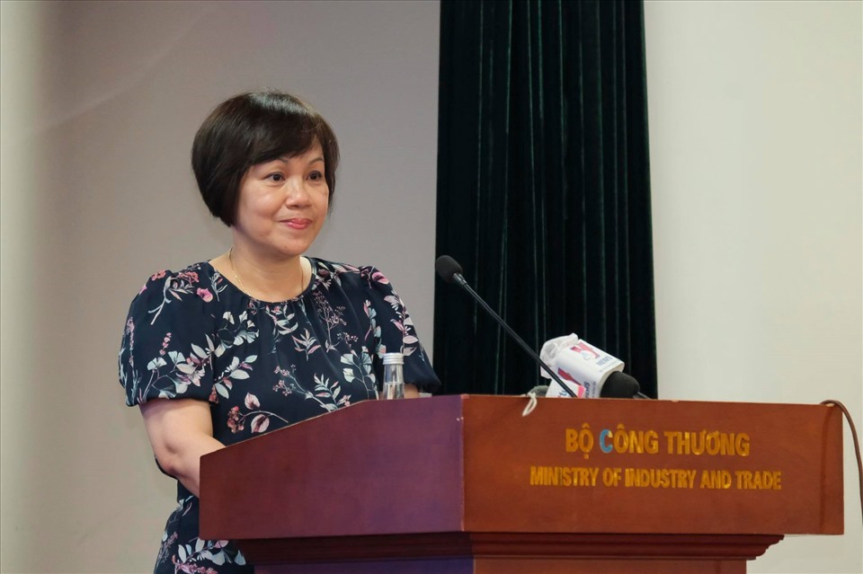 Bà Lê Việt Nga nói về đề xuất giảm giá xăng để hỗ trợ người dân, doanh nghiệp: Ảnh: Cường Ngô