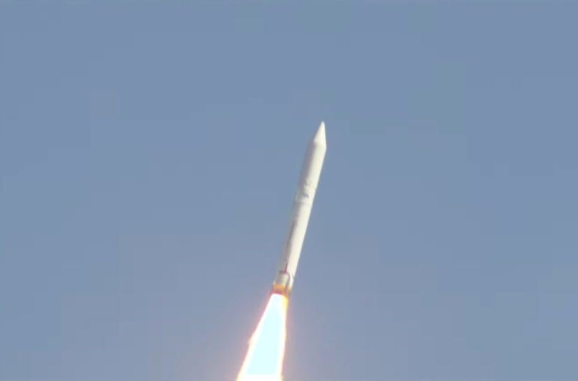 Tên lửa Epsilon số 5 được điểm hoả và phóng vào không gian. Ảnh JAXA