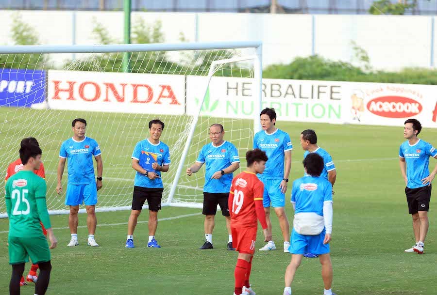 Huấn luyện viên Park Hang-seo trao trọn niềm tin cho các trụ cột gắn bó với tuyển Việt nam trong thời gian dài. Ảnh: VFF