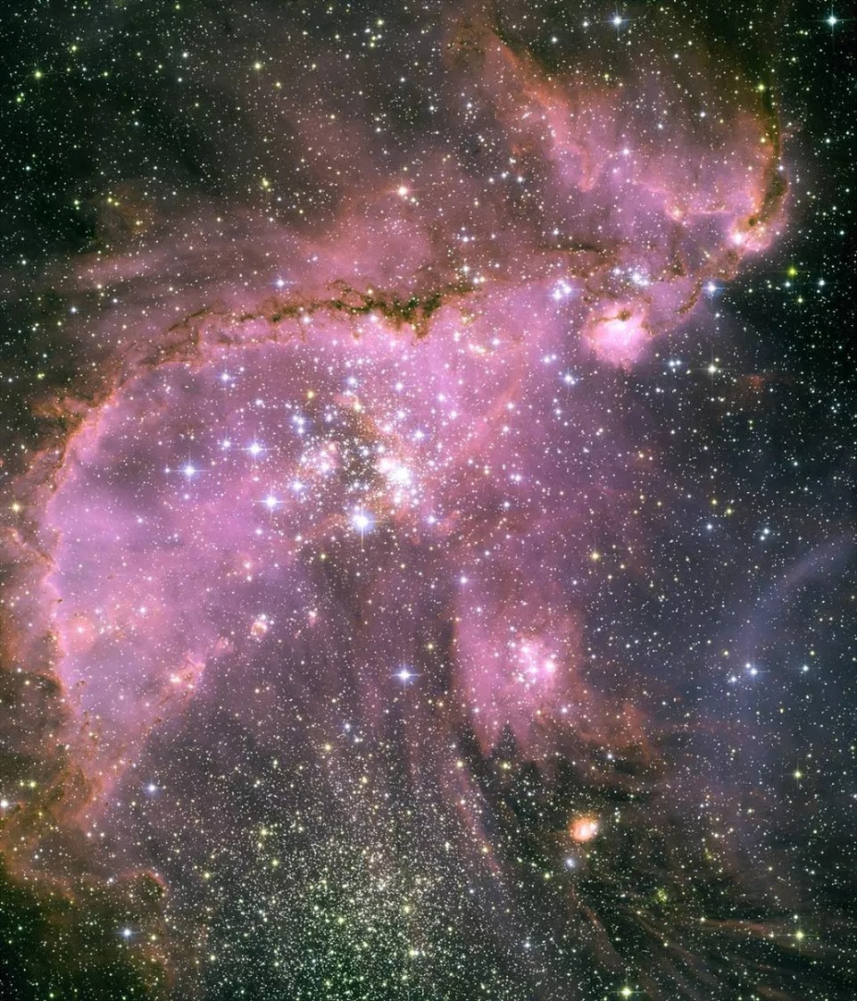 NASA công bố hình ảnh cụm sao rực rỡ trong thiên hà 