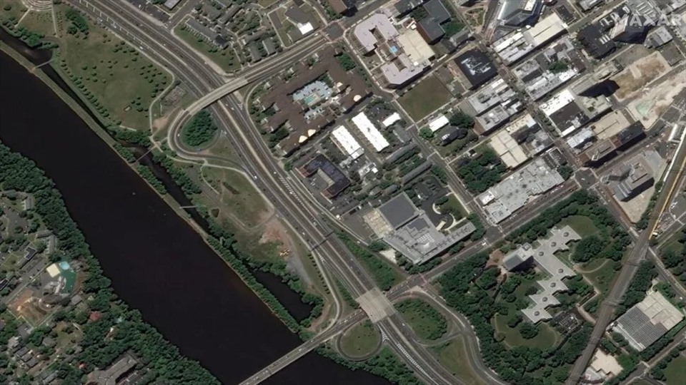 Hình ảnh về New Brunswick, New Jersey trước và sau khi xảy ra lũ lụt. Ảnh: Satellite image ©2021 Maxar Technologies