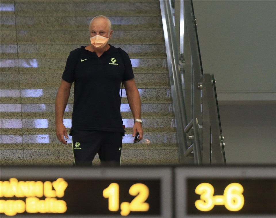 Huấn luyện viên Arnold khẳng định mục tiêu của đội tuyển Australia giành chiến thắng trước Việt Nam ở trận đấu sắp tới. Ngoài ra, việc thi đấu trên sân khôg có khán giả cũng là lợi thế nhất định với đội khách. Ảnh: Hoài Thu