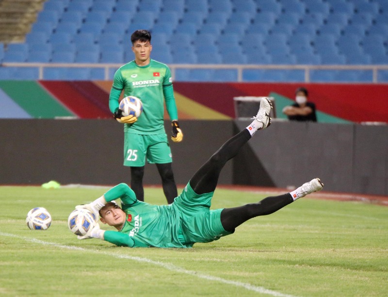 Thủ thành Đặng Văn Lâm được trở lại với mặt cỏ Mỹ Đình sau 2 năm kể từ trận đấu anh đã đẩy thành công quả 11m trong cuộc đối đầu với Thái Lan. Ảnh: VFF