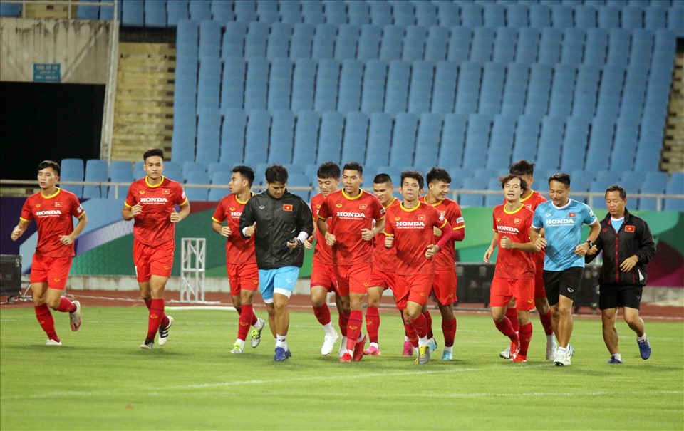 Tối ngày 4.9, đội tuyển Việt Nam đã trở lại luyện tập trên sân vận động Mỹ Đình để chuẩn bị cho trận đấu tiếp theo gặp đối thủ Australia. Ảnh: VFF