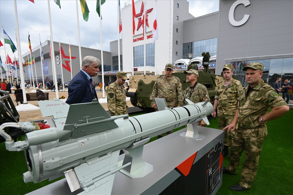 Tên lửa Nga 305E trưng bày tại Army 2021. Ảnh: Sputnik/BQP Nga