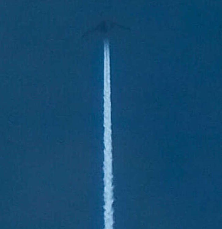 Chiếc máy bay bí ẩn được nhiếp ảnh gia Michael Fugnit phát hiện. Ảnh chụp màn hình