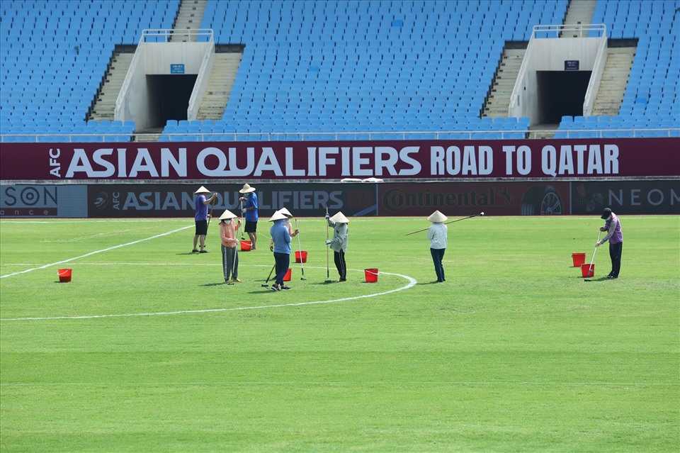 Sân vận động Mỹ Đình đang hoàn tất khâu chuẩn bị cho trận đấu giữa đội tuyển Việt Nam và Australia diễn ra vào tối 7.9.