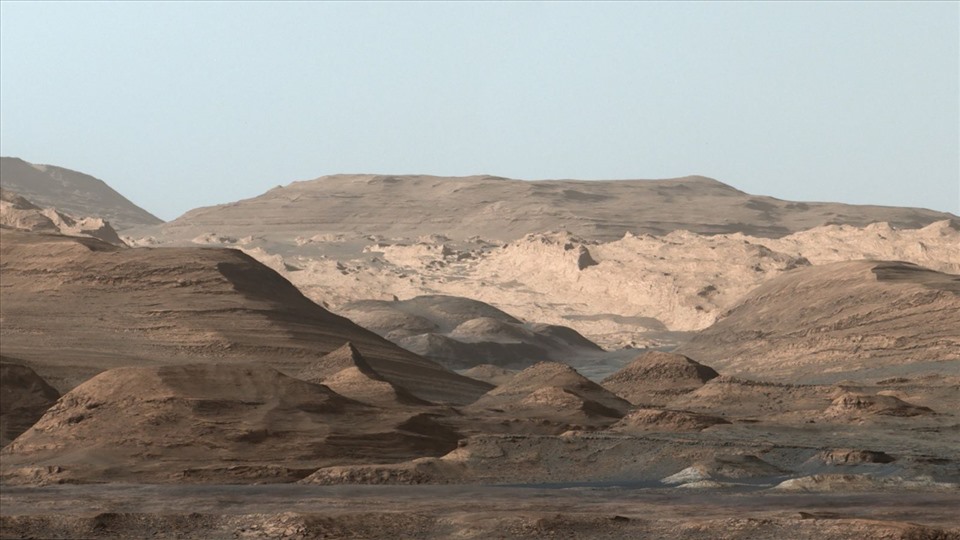 Khu vực cao hơn của Mount Sharp do tàu thám hiểm sao Hỏa Curiosity của NASA chụp. Ảnh: NASA