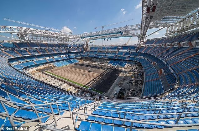 Các hàng ghế được thiết kế theo tông màu dễ chịu, góc quan sát cũng được tính toán kĩ. Ảnh: Real Madrid.