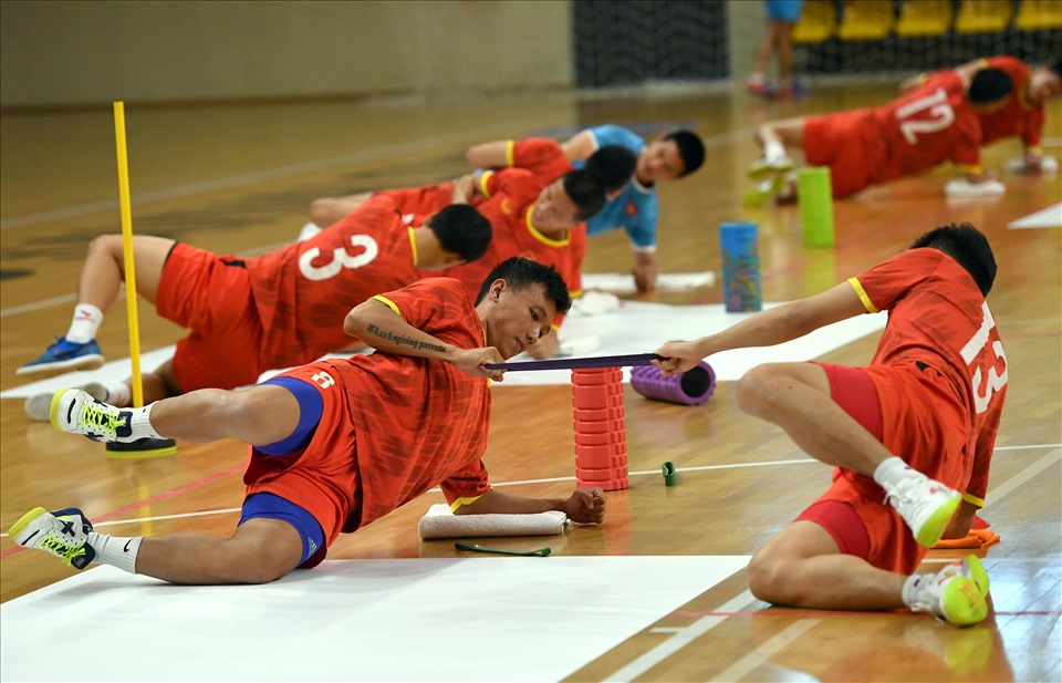 Tuyển Futsal Việt Nam sẽ gặp đội tuyển Brazil trong trận ra quân tại vòng chung kết futsal World Cup 2021 vào đêm ngày 13.9 (0h ngày 14.9 giờ Việt Nam). Đối thủ tiếp theo của thầy trò onng6 Minh Giang lần lượt là Panama (ngày 16.9) và CH Czech (ngày 19.9). Ảnh: VFF