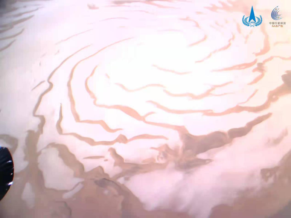 Hình ảnh chỏm băng ở cực bắc của sao Hỏa. Ảnh: CNSA