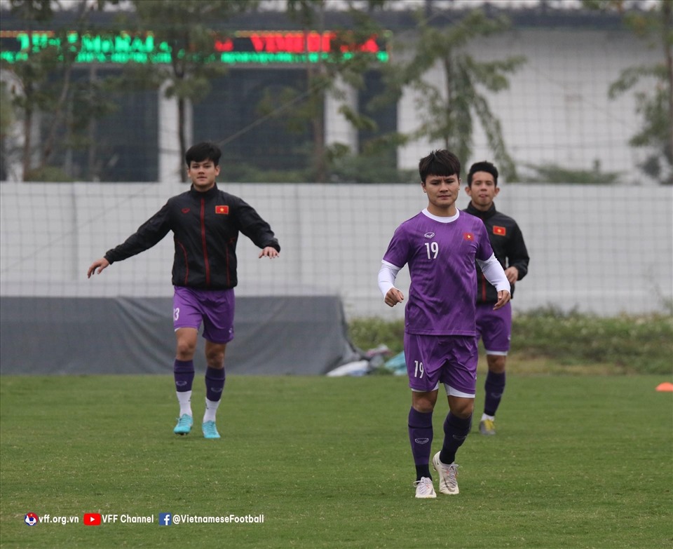 Ngay sau khi trở về nước, đội tuyển Việt Nam đã trở lại sân tập để duy trì thể lực và thể trạng sau hành trình tại AFF Cup 2020. Ảnh: VFF