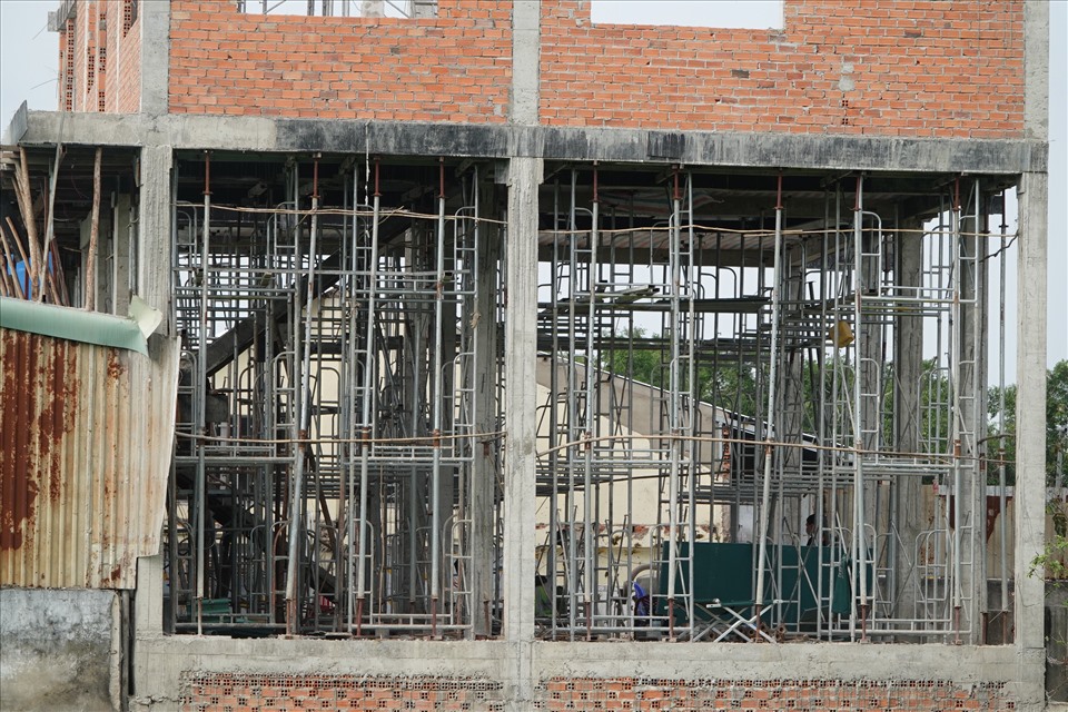 Công trình vi phạm tại “Tịnh thất Bồng Lai” đang xây dựng dang dở. Ảnh: An Long