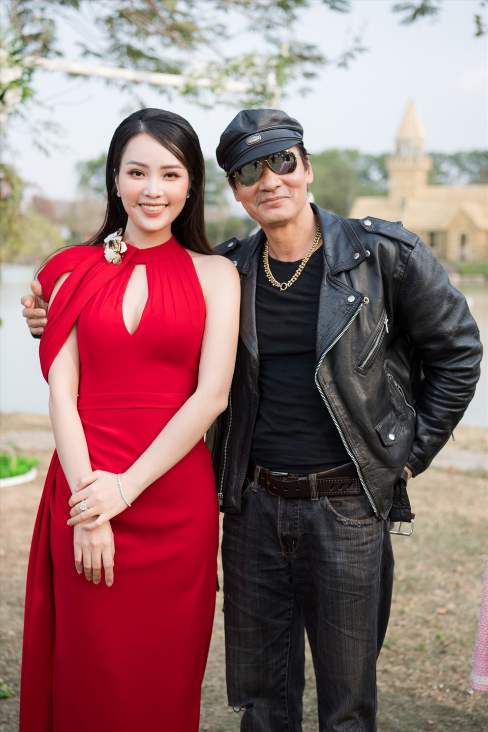 Tại chương trình, Thuỵ Vân cũng có dịp gặp gỡ giao lưu với những tên tuổi diễn viên đình đám trong năm qua như NSƯT Võ Hoài Nam - ông bố đáng thương trong “Hương vị tình thân“. Ảnh: NVCC.