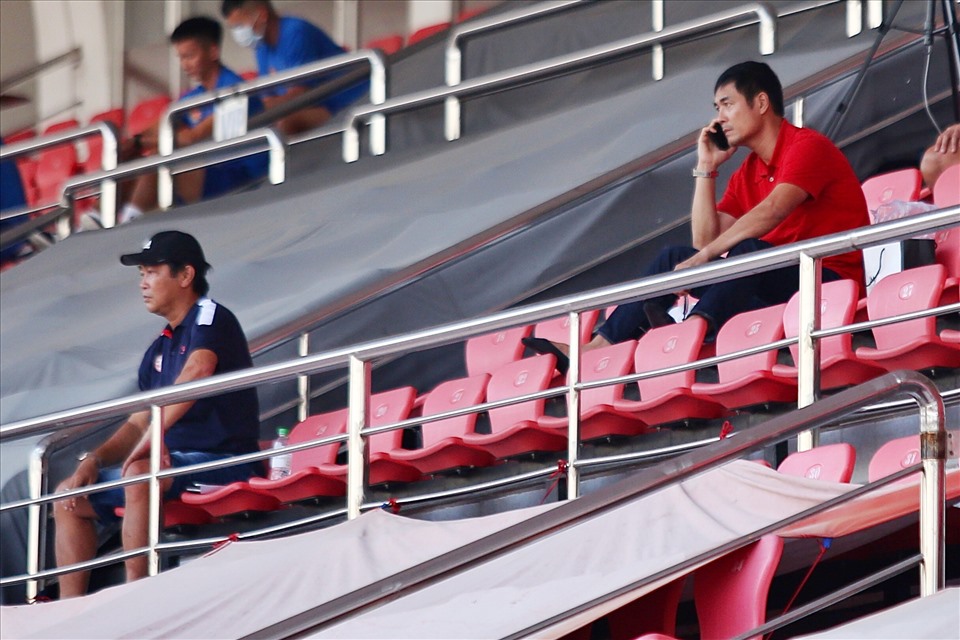 Chiều 11.1, câu lạc bộ TPHCM có trận giao hữu với câu lạc bộ Sài Gòn trước thềm V.League 2022. Trên khán đài sân Thống Nhất có sự xuất hiện của chủ tịch đội TPHCM - ông Nguyễn Hữu Thắng.