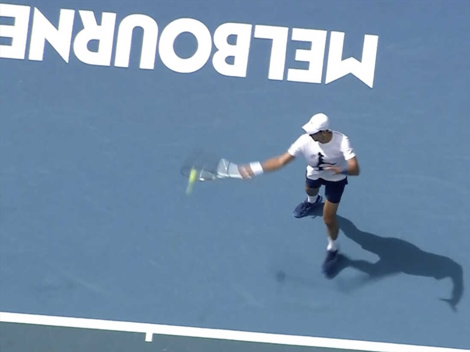 Buổi tập kín của Djokovic vào hôm 11.1 không có tiếp xúc truyền thông. Ảnh: News