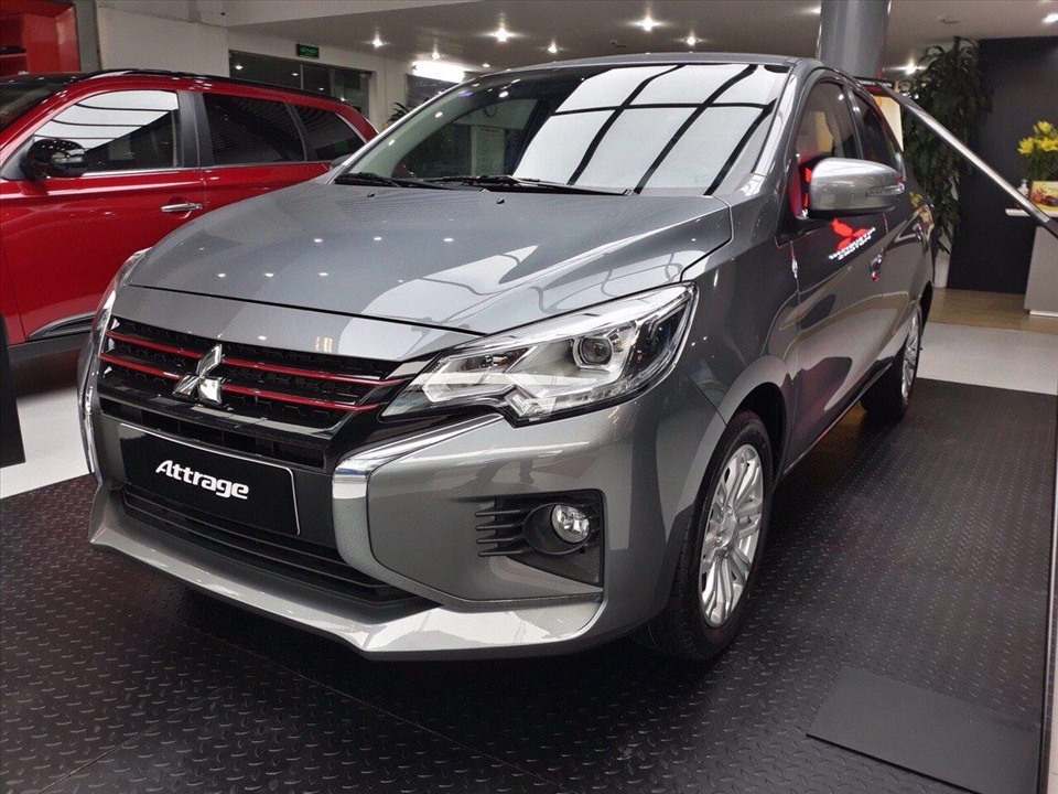 Đứng vị trí thứ 4 là Mitsubishi Attrage với doanh số 6.075 xe. Mitsubishi Attrage 2022 đang phân phối tại Việt Nam hiện nay là sản phẩm nhập khẩu nguyên chiếc Thái Lan với nhiều chi tiết nâng cấp đắt giá, nâng cao sức cạnh tranh với các đối thủ nặng ký cùng phân khúc sedan B. Hiện Mitsubishi Attrage 2022 đang được phân phối tại Việt Nam với 3 phiên bản, giá dao động trong khoảng 375-485 triệu đồng. Ảnh: Mitsubishi.