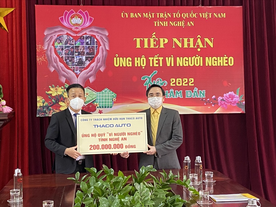 THACO AUTO ủngng hộ 200 triệu tết vì người nghèo Nghệ An.