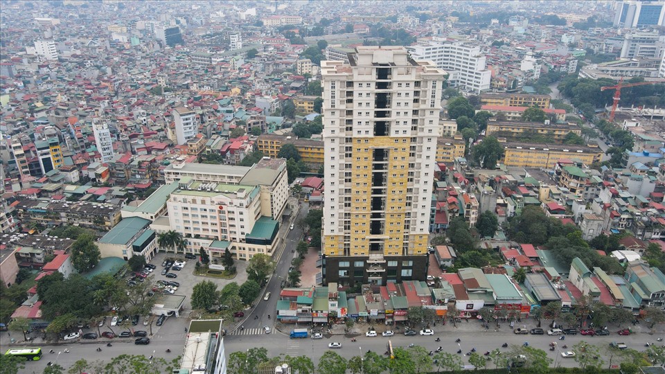 Hiện trên khu đất dự án mới có hai công trình cao tầng được hoàn thành, trong đó tòa nhà 4A ở góc đường Đại Cồ Việt - Tạ Quang Bửu vừa được xây mới, đã hoàn thành.