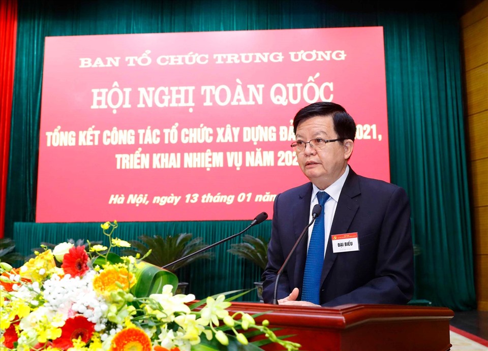 Ông Mai Văn Chính, Uỷ viên Trung ương Đảng, Phó trưởng Ban Tổ chức Trung ương trình bày báo cáo tại hội nghị. Ảnh: Phương Hoa/TTXVN