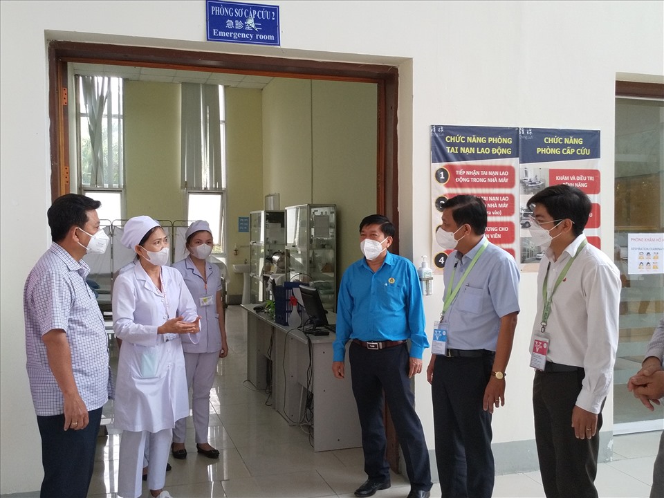 Thăm Trạm Y tế lư động tại CTy TNHH Giày ChingLuh Việt Nam. Ảnh: K.Q