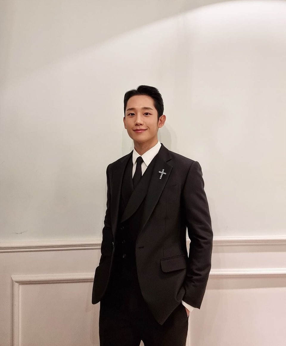 Hiện tại Jung Hae In đã trở thành một nam diễn viên nổi tiếng, sở hữu một khuôn mặt điển trai và là minh chứng sống cho câu nói “dậy thì thành công“. Ảnh: Instagram